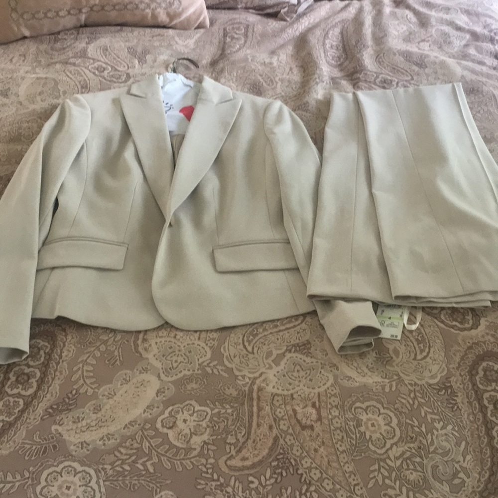 Cream wide leg pant suite new with tags